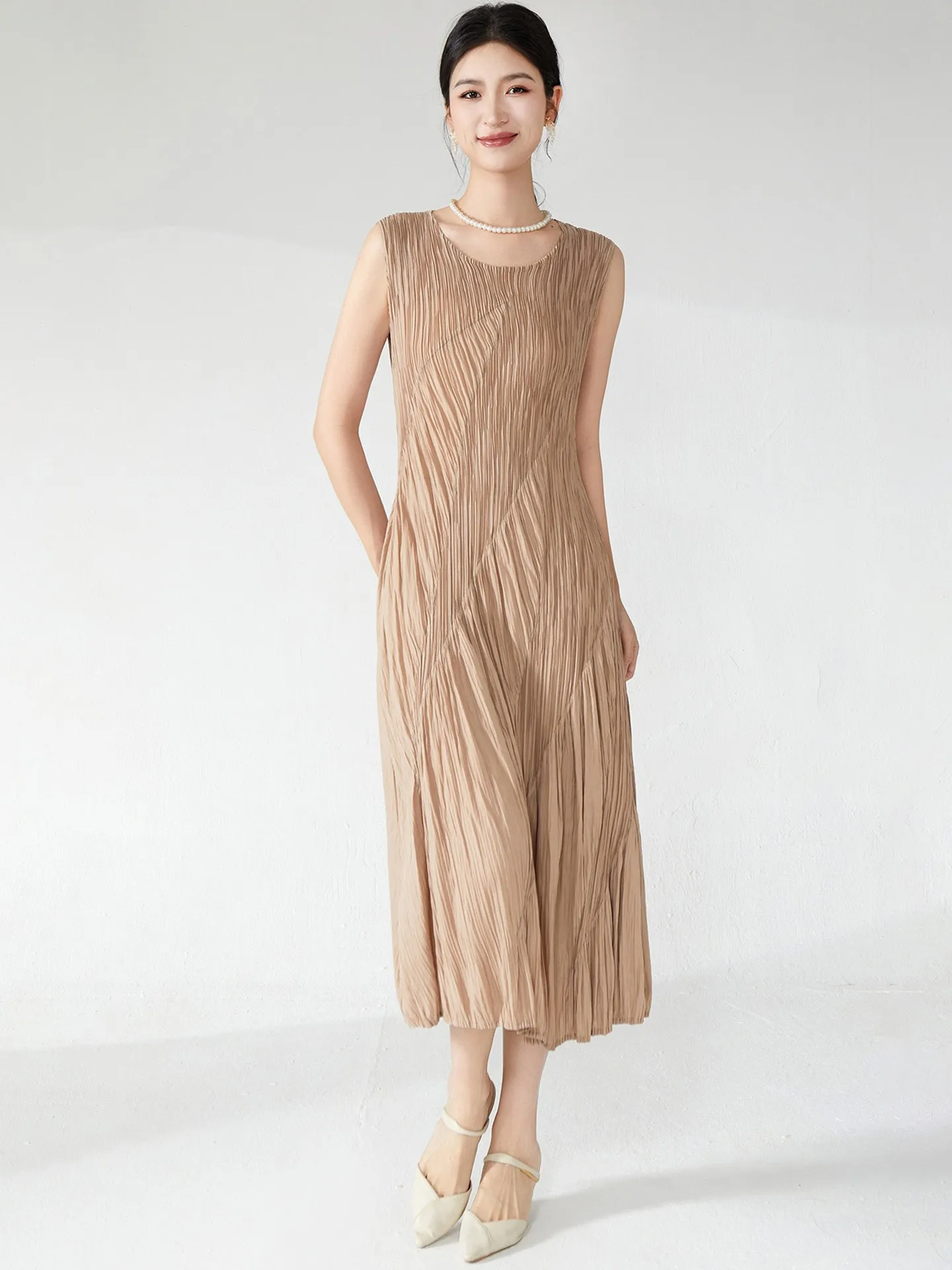 Summer Woman Dress Sleeveless Midi Dresses High Waist Pleated Dress Beige Pink Dress Flowing Silhouette
Summer Woman Dress Sleeveless Midi Dresses High Waist Pleated Dress Beige Pink Dress Flowing Silhouette