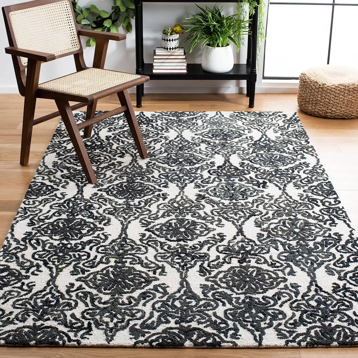 Blossom Collection 6' X 9' Ivory/Bla Blm112A Handmade Premium Wool Living Room Dining Bedroom Area Rug
Blossom Collection 6' X 9' Ivory/Bla Blm112A Handmade Premium Wool Living Room Dining Bedroom Area Rug