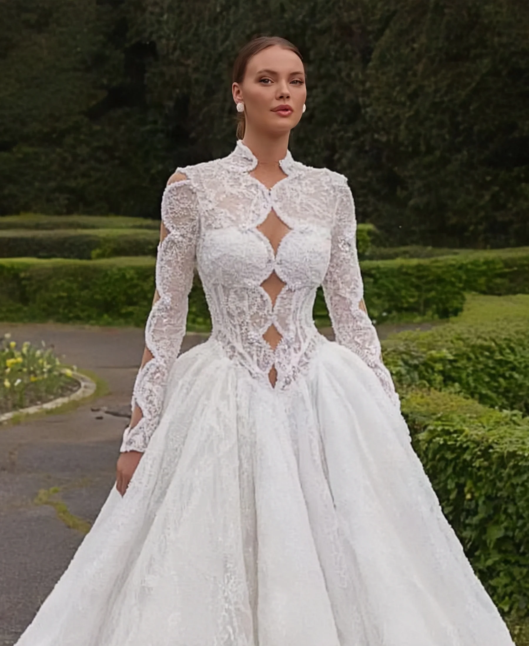 Unique High Neck Lace Wedding Dress With Sheer Heavy Beading Long Sleeved Ball Gown Glitter Bridal For Elegant Brides Customized
Unique High Neck Lace Wedding Dress With Sheer Heavy Beading Long Sleeved Ball Gown Glitter Bridal For Elegant Brides Customized