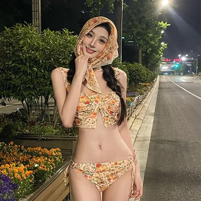Summer Korean Sexy Bikini Set Hot Printed Florals Swimsuit with Skirt Cloth for Beach Pool Vacation Swimwear 3-Piece Beachwear
Summer Korean Sexy Bikini Set Hot Printed Florals Swimsuit with Skirt Cloth for Beach Pool Vacation Swimwear 3-Piece Beachwear