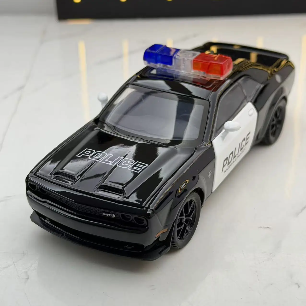 1:32 SRT Hellcat Police Vehicle Model Alloy Diecast Metal Car Model Sound and Light Simulation Toy Collection Gifts
1:32 SRT Hellcat Police Vehicle Model Alloy Diecast Metal Car Model Sound and Light Simulation Toy Collection Gifts