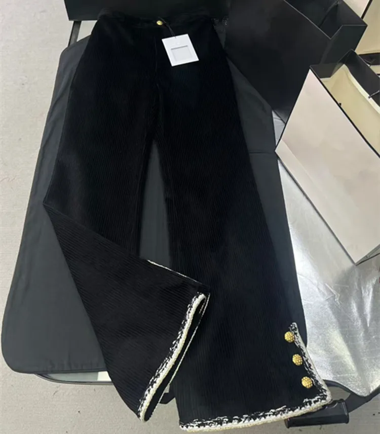 Customized New Winter 2025 styles of European and American women's clothing Long-sleeved corduroy Black coat trousers
Customized New Winter 2025 styles of European and American women's clothing Long-sleeved corduroy Black coat trousers