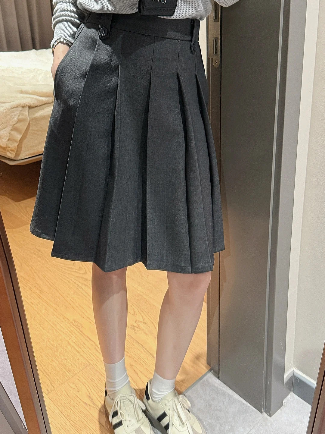 Юбка-трапеция Wendy с высокой талией, женская, на резинке, утягивающая, универсальная, темно-серая, в студенческом стиле, плиссированная, для повседневной носки
Юбка-трапеция Wendy с высокой талией, женская, на резинке, утягивающая, универсальная, темно-серая, в студенческом стиле, плиссированная, для повседневной носки