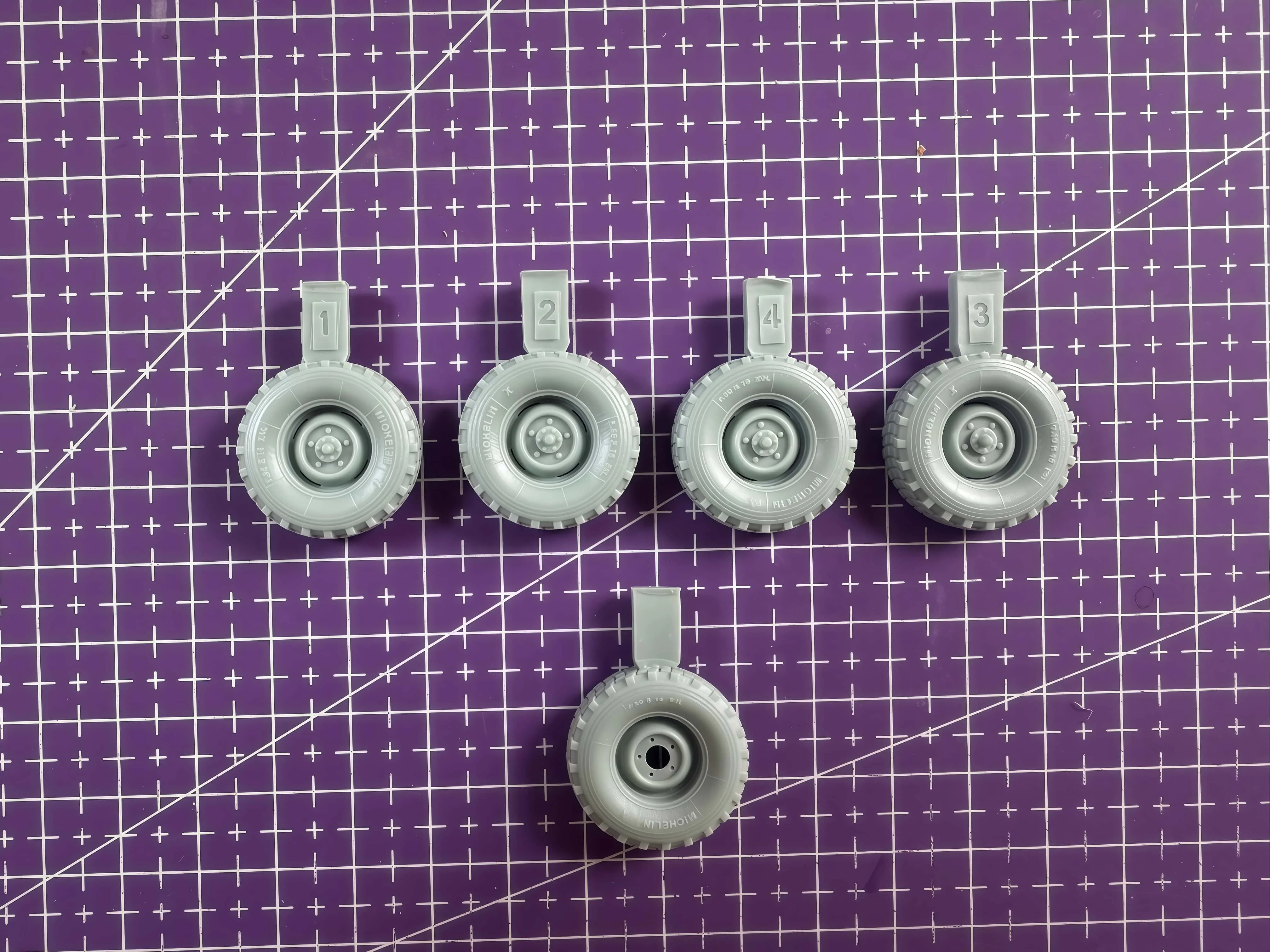 1/35 Casting Resin Model Assembly Kit, GK, Resin Tire Modification Parts, Unpainted Need To Be Assembled (RSOV Defender)
1/35 Casting Resin Model Assembly Kit, GK, Resin Tire Modification Parts, Unpainted Need To Be Assembled (RSOV Defender)