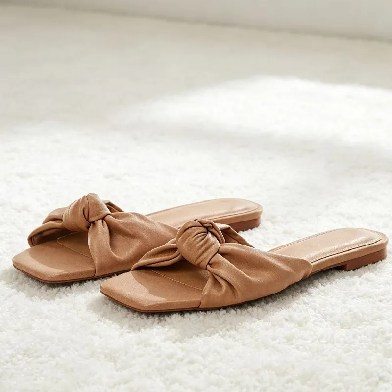 2026 Summer Designer Flat Slippers Women Knot Pleated Square Toe Slide Sandals Street Style Comfortable Casual Shoes Flip Flops
2026 Summer Designer Flat Slippers Women Knot Pleated Square Toe Slide Sandals Street Style Comfortable Casual Shoes Flip Flops