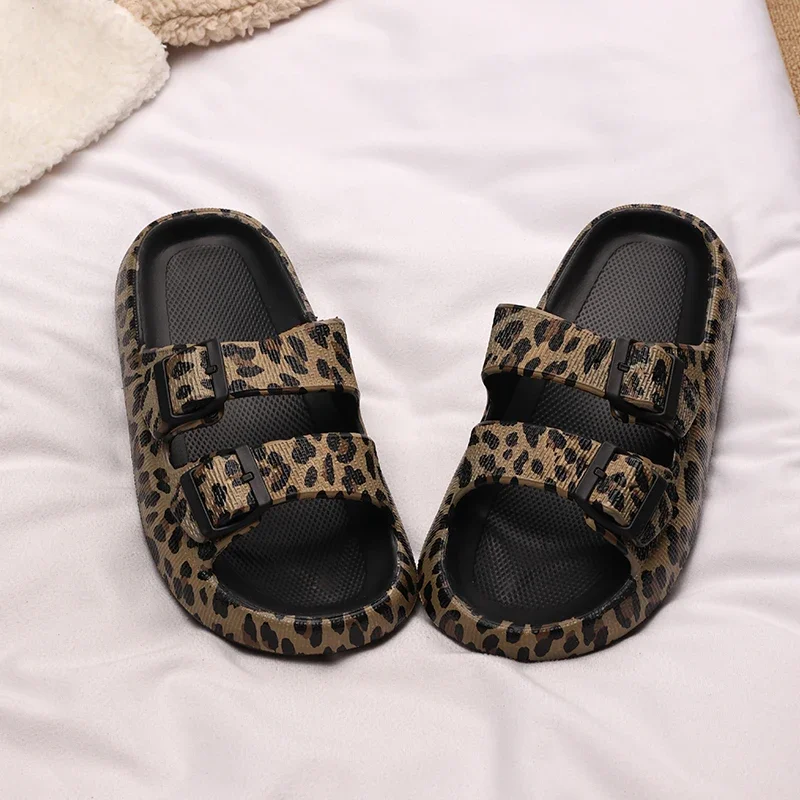 Домашние тапочки, женская обувь на платформе, 2024, роскошные шлепанцы, леопардовые летние массажные туфли на плоской подошве, дизайнерская модная обувь с леопардовым принтом, женские слипоны
Домашние тапочки, женская обувь на платформе, 2024, роскошные шлепанцы, леопардовые летние массажные туфли на плоской подошве, дизайнерская модная обувь с леопардовым принтом, женские слипоны