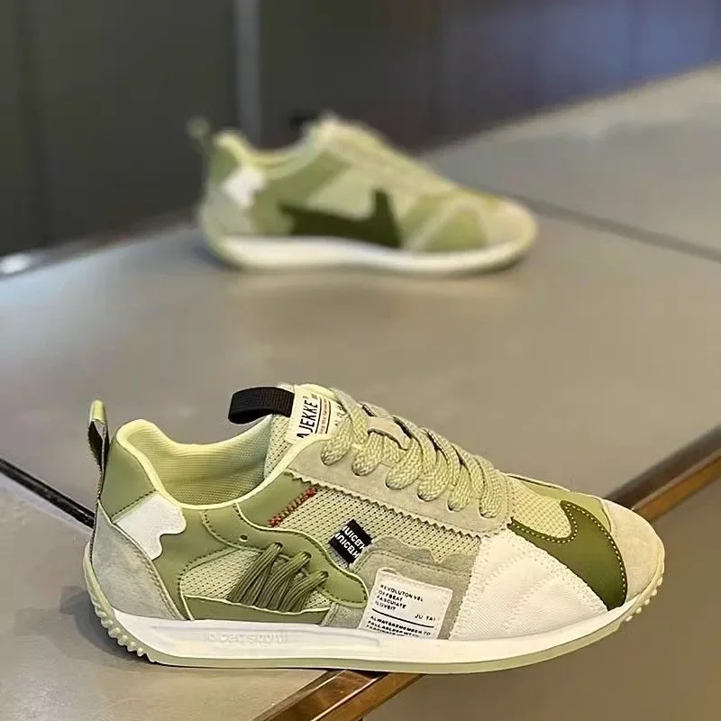 Трендовая мужская спортивная обувь. Роскошная дизайнерская обувь для отдыха. Нескользящая мягкая платформа для бега на открытом воздухе.
Трендовая мужская спортивная обувь. Роскошная дизайнерская обувь для отдыха. Нескользящая мягкая платформа для бега на открытом воздухе.