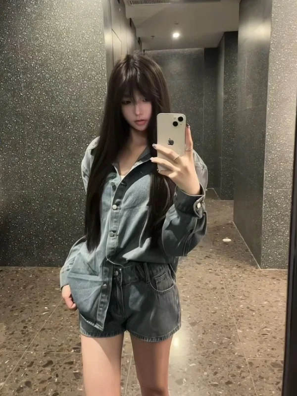 Blue Denim Shirt And Short Pants Set Korean Style Lazy Chic Vintage Two-Piece Suit for Women Comfortable Loose Fit High Waist
Blue Denim Shirt And Short Pants Set Korean Style Lazy Chic Vintage Two-Piece Suit for Women Comfortable Loose Fit High Waist