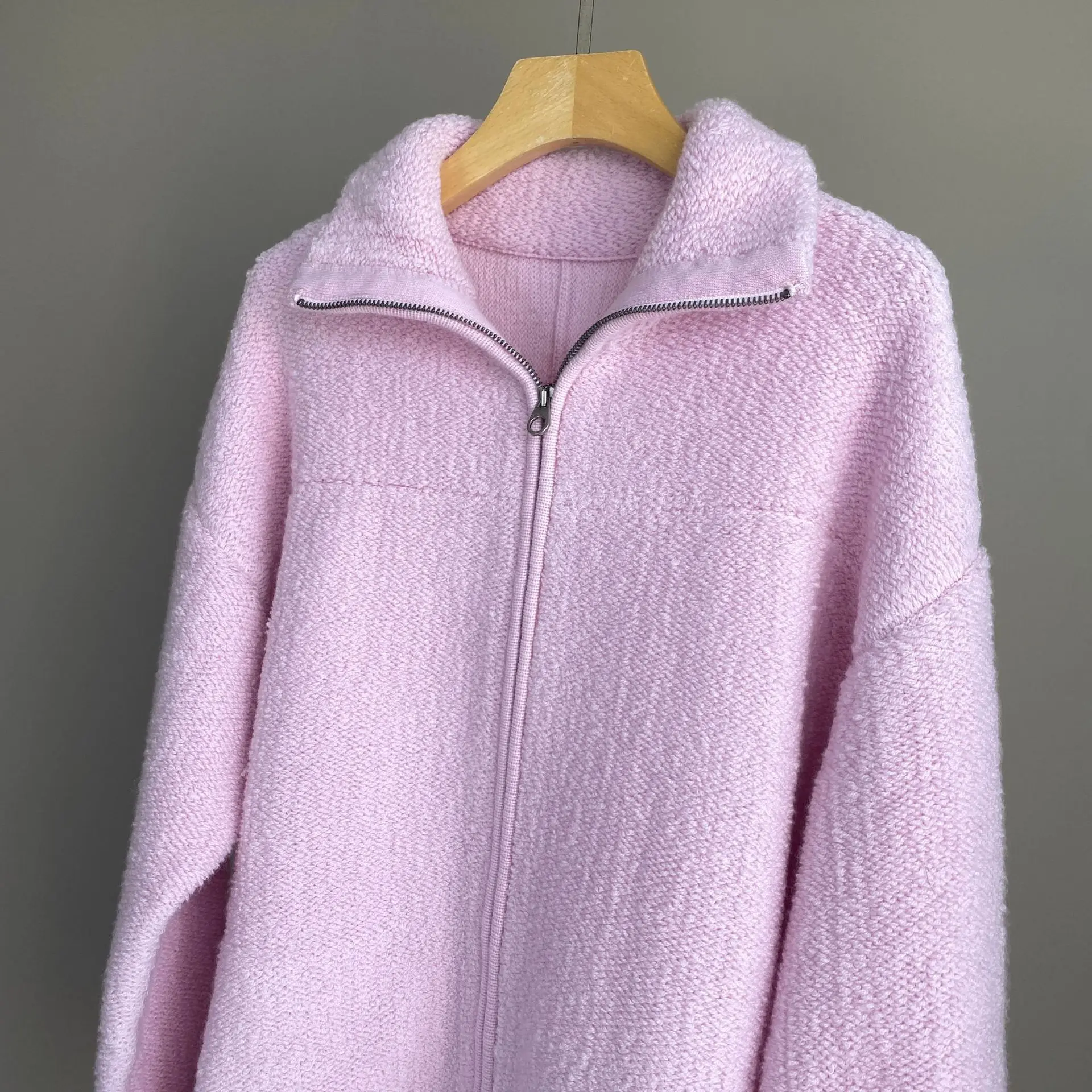 Осень-зима 2022, новое кашемировое полотенце с вышивкой и лацканами на молнии, модный универсальный женский утолщенный свитер
Осень-зима 2022, новое кашемировое полотенце с вышивкой и лацканами на молнии, модный универсальный женский утолщенный свитер