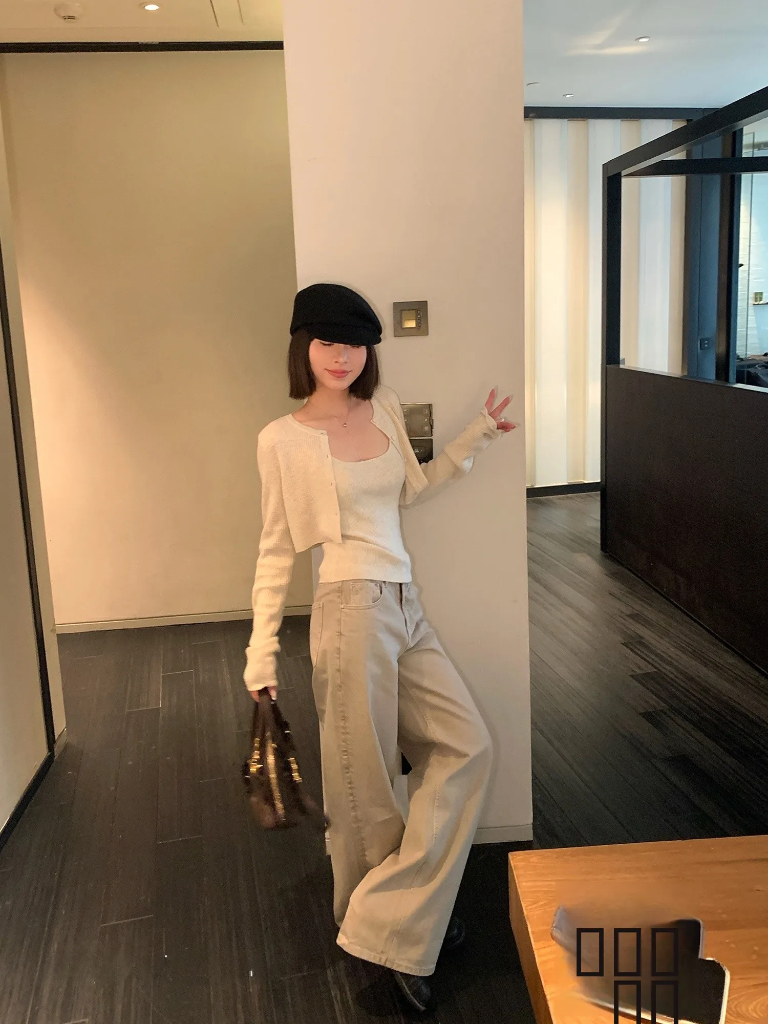 Женские джинсы с низкой посадкой, свободные, прямого кроя, осенне-зимние, повседневные, в стиле ретро, из хлопка, на пуговицах
Женские джинсы с низкой посадкой, свободные, прямого кроя, осенне-зимние, повседневные, в стиле ретро, из хлопка, на пуговицах