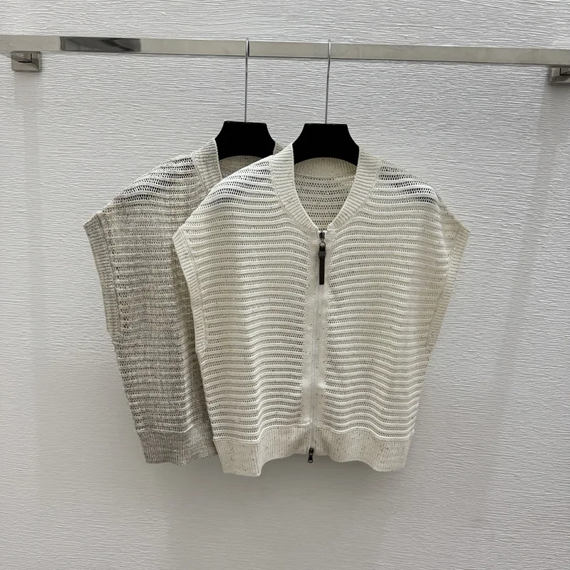 Women'S Vintage-Style Sleeveless Knit Cardigan Vest – High-Quality Stand-Collar Design (Pre-Fall 2026 Collection)
Women'S Vintage-Style Sleeveless Knit Cardigan Vest – High-Quality Stand-Collar Design (Pre-Fall 2026 Collection)