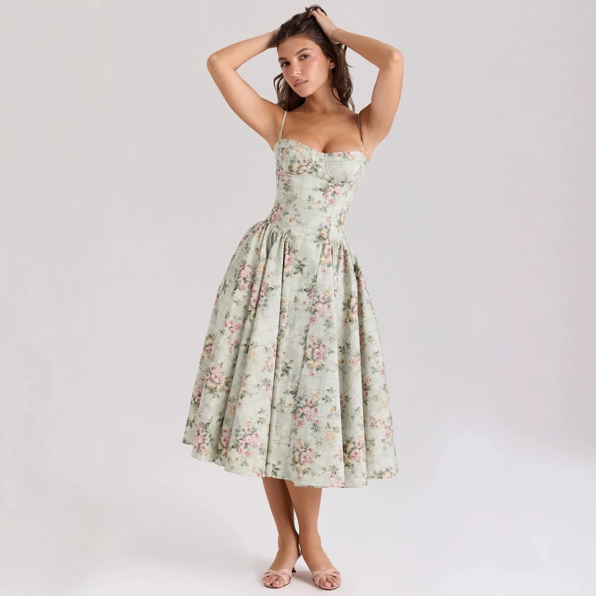 French Retro Green Printed Square Neck Three-Dimensional Steel Ring Waist Cinched Pleated Suspender Long Dress
French Retro Green Printed Square Neck Three-Dimensional Steel Ring Waist Cinched Pleated Suspender Long Dress
