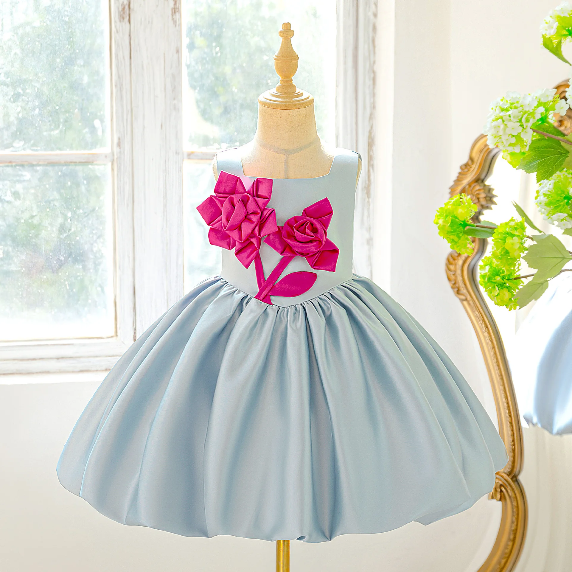 Girls' Princess Tulle Gown - Flower Fairy Puff Ball Dress for Kids | Host/Piano Performance Outfit for Children's Day Show
Girls' Princess Tulle Gown - Flower Fairy Puff Ball Dress for Kids | Host/Piano Performance Outfit for Children's Day Show