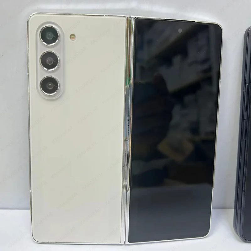 The mobile phone model is suitable for FOLD5 folding about the 5th generation foldable plastic black screen model machine
The mobile phone model is suitable for FOLD5 folding about the 5th generation foldable plastic black screen model machine