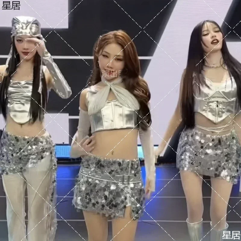 Women Singer Jazz Dance Clothing Sexy Shiny Silver Tops Sequins Skirt Group Kpop Outfit Nightclub Costume Stage Performance Wear
Women Singer Jazz Dance Clothing Sexy Shiny Silver Tops Sequins Skirt Group Kpop Outfit Nightclub Costume Stage Performance Wear