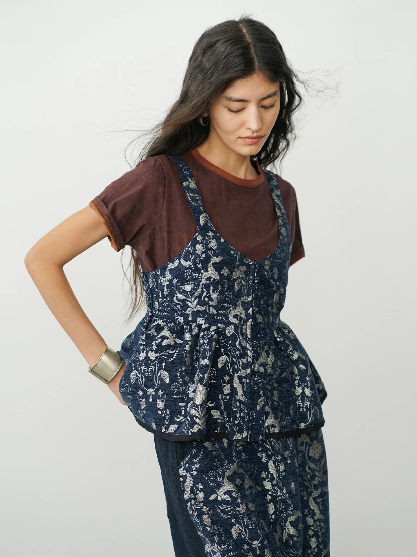 Blue And Silver Embroidered Cerc Sle ter Ne Vest Women's Summer Faion Top Splicing Middle Length Loose Fit Blouse
Blue And Silver Embroidered Cerc Sle ter Ne Vest Women's Summer Faion Top Splicing Middle Length Loose Fit Blouse
