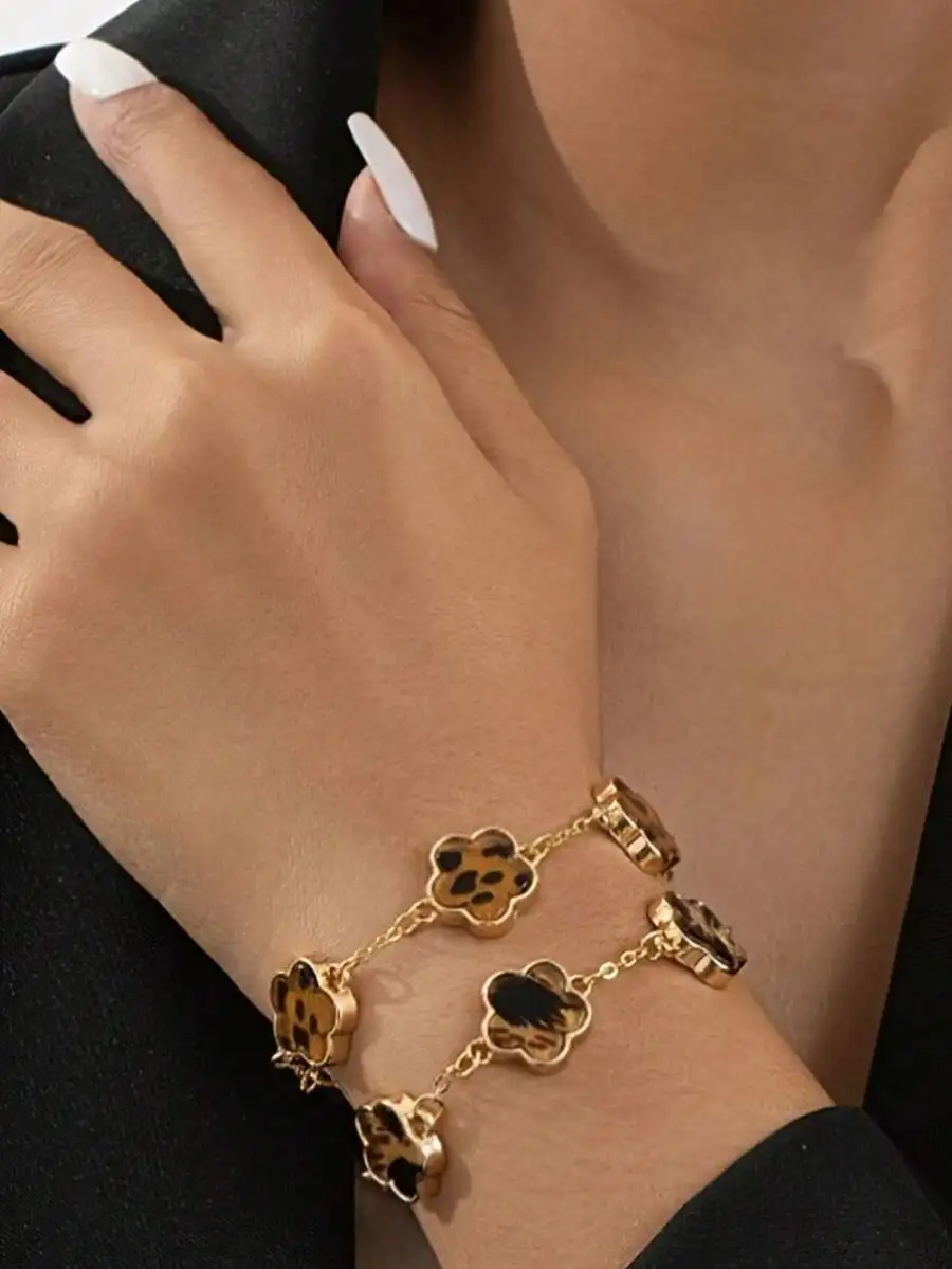 Stainless Steel Leopard Print Clover Charm Bracelet For Women Vintage Fashion Jewelry Daily Wear
Stainless Steel Leopard Print Clover Charm Bracelet For Women Vintage Fashion Jewelry Daily Wear