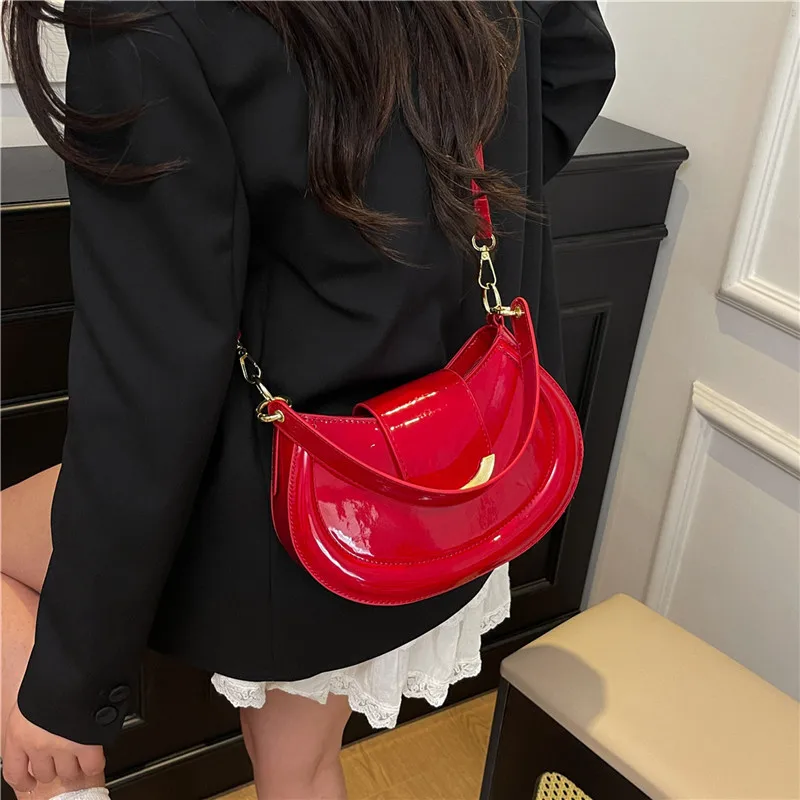 Women Patent Leather Cross body Bag Solid Color hasp Handbag French Casual Fashion Versatile Female Shoulder Bags
Women Patent Leather Cross body Bag Solid Color hasp Handbag French Casual Fashion Versatile Female Shoulder Bags