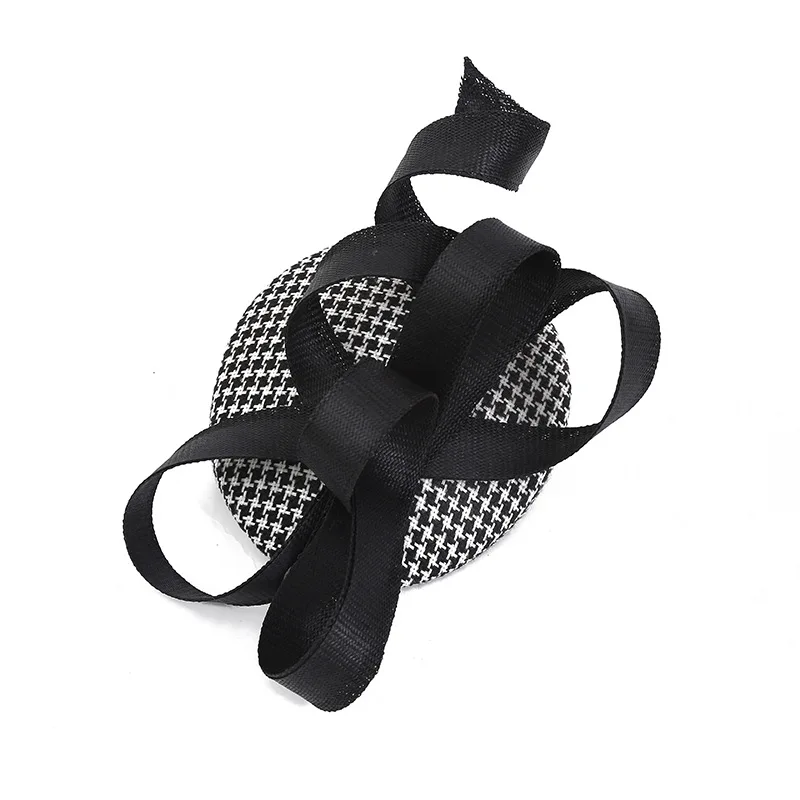 Высококачественные повязки для волос из синамая для женщин: классический французский банкетный головной убор с черным бантом для шоу и вечеринок
Высококачественные повязки для волос из синамая для женщин: классический французский банкетный головной убор с черным бантом для шоу и вечеринок