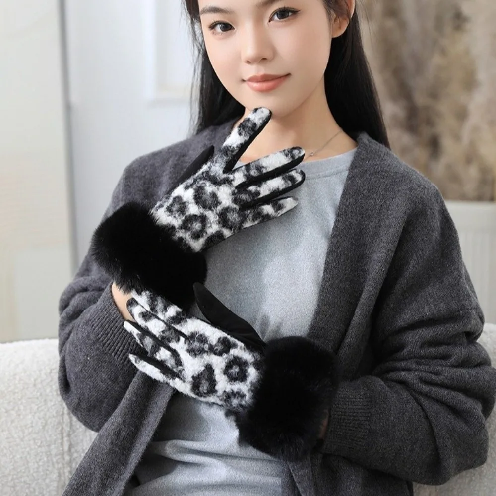 Элегантные бархатные перчатки с леопардовым принтом, толстые ветрозащитные женские перчатки с флисовой подкладкой, велосипедные варежки с сенсорным экраном, уличные
Элегантные бархатные перчатки с леопардовым принтом, толстые ветрозащитные женские перчатки с флисовой подкладкой, велосипедные варежки с сенсорным экраном, уличные