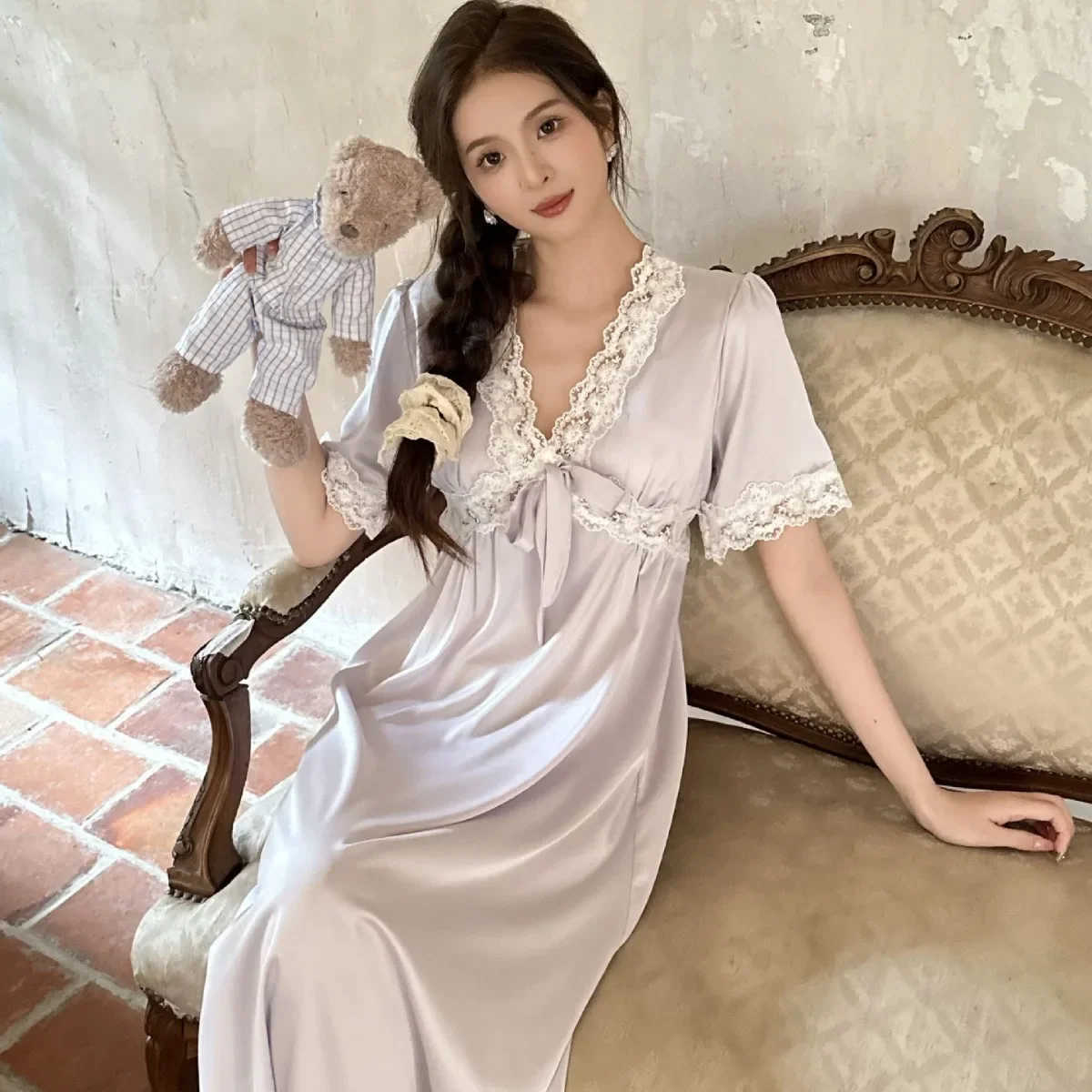 Фиолетовая ночная рубашка в дворцовом стиле, длинная одежда для сна, домашний халат из мягкого вискозы, элегантная ночная рубашка с кружевной отделкой, одежда для дома с v-образным вырезом
Фиолетовая ночная рубашка в дворцовом стиле, длинная одежда для сна, домашний халат из мягкого вискозы, элегантная ночная рубашка с кружевной отделкой, одежда для дома с v-образным вырезом