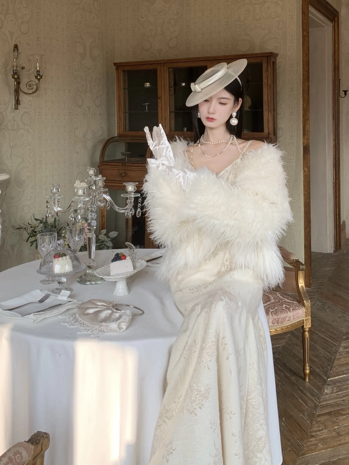 Элегантное длинное меховое пальто QianChouXue: теплое и стильное, роскошное, свободного кроя, из овечьей шерсти, зимняя верхняя одежда
Элегантное длинное меховое пальто QianChouXue: теплое и стильное, роскошное, свободного кроя, из овечьей шерсти, зимняя верхняя одежда