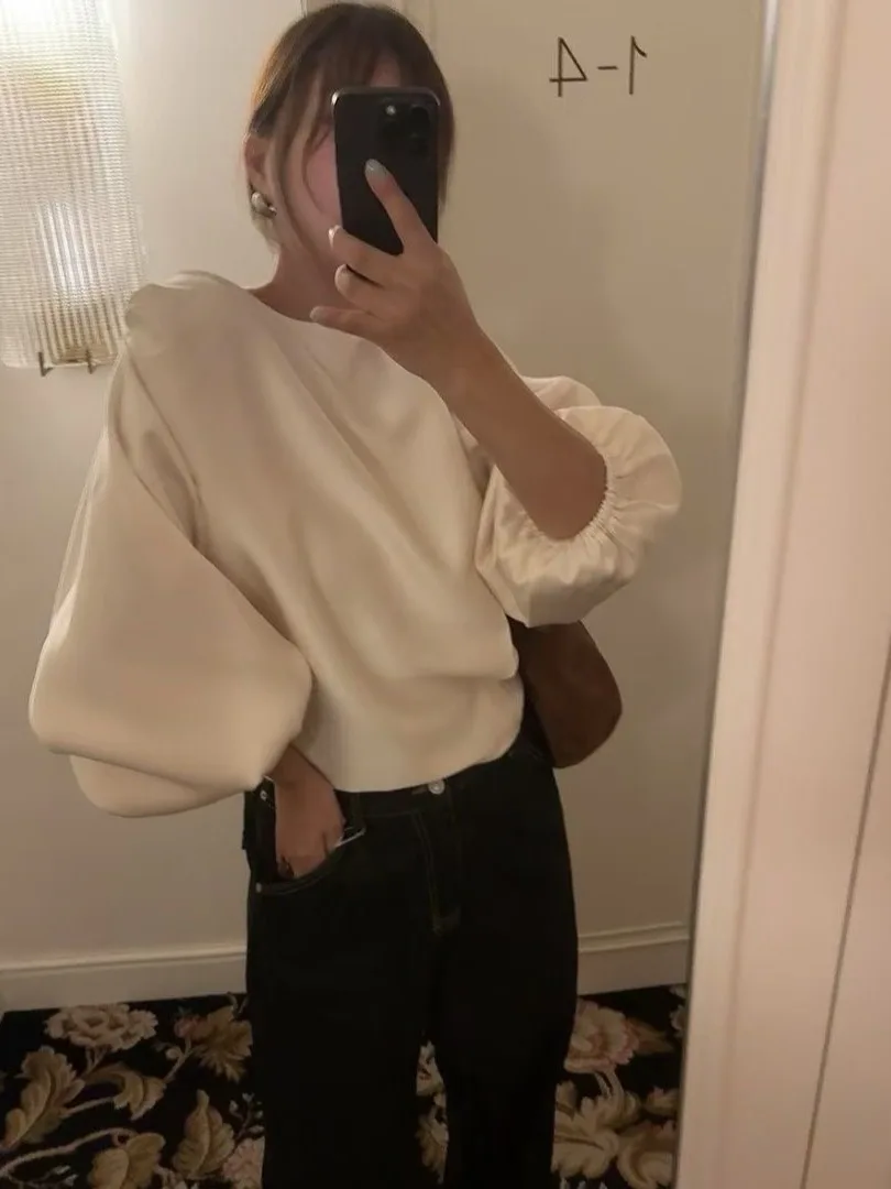 White Chic Shoulder-Bared Shirt for Women Fashionable Versatile French Style Bubble Sleeve Long Sleeve Thin Polyester Fibre Top
White Chic Shoulder-Bared Shirt for Women Fashionable Versatile French Style Bubble Sleeve Long Sleeve Thin Polyester Fibre Top