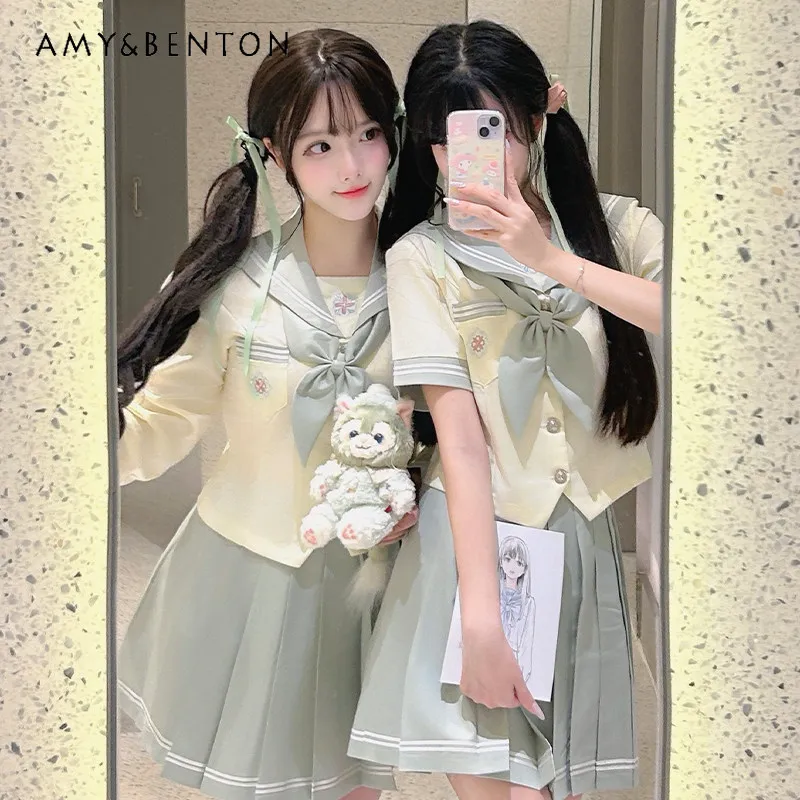 2026 New Summer Japanese Academy Style Sailor Collar Short Sleeve Waist-controlled Top Green Pleated Skirt JK Uniform Set
2026 New Summer Japanese Academy Style Sailor Collar Short Sleeve Waist-controlled Top Green Pleated Skirt JK Uniform Set
