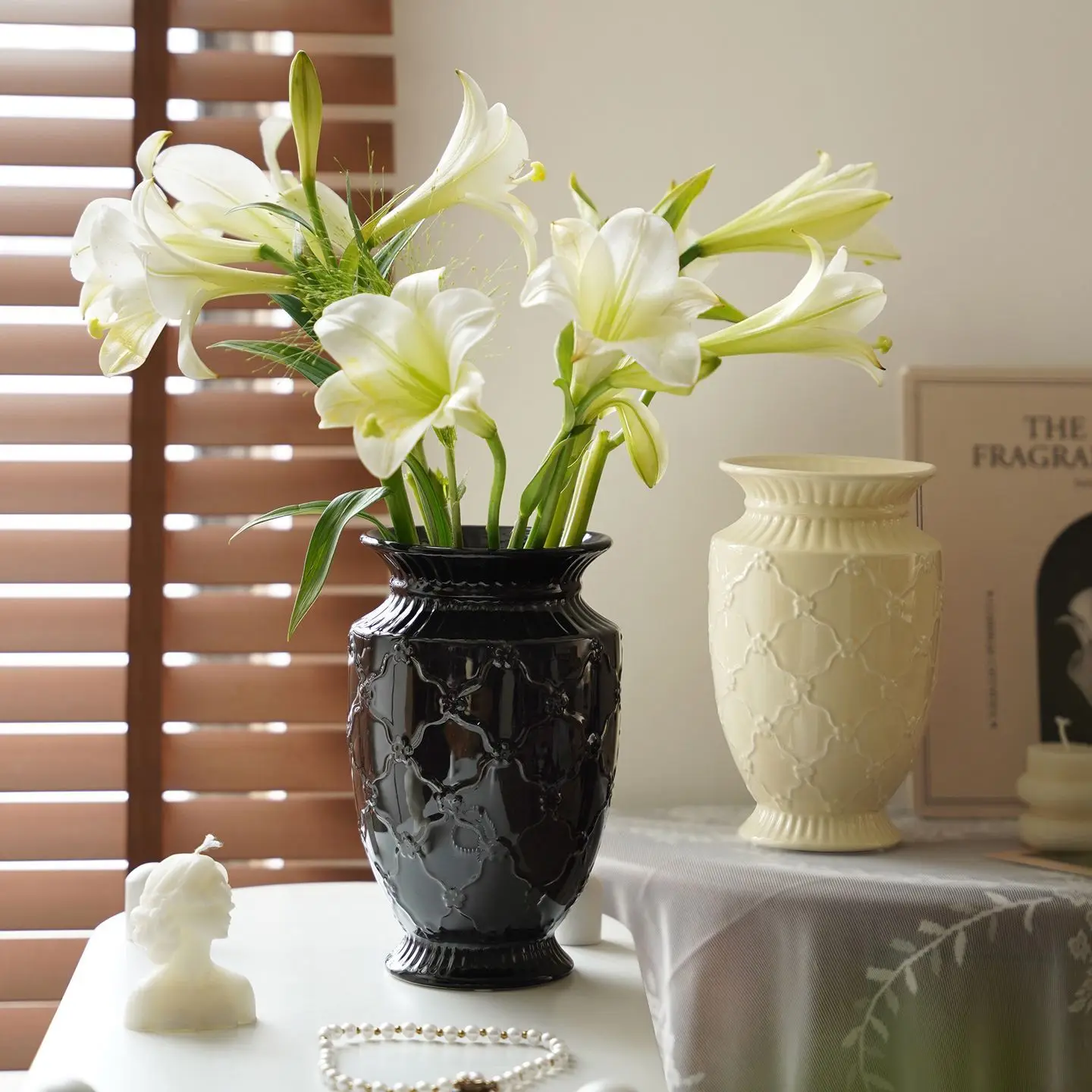 Emotional Stability Vase, French Medieval Relief Ceramic Vase Ornament, Living Room Flower Arrangement, High-End Vintage Cream
Emotional Stability Vase, French Medieval Relief Ceramic Vase Ornament, Living Room Flower Arrangement, High-End Vintage Cream