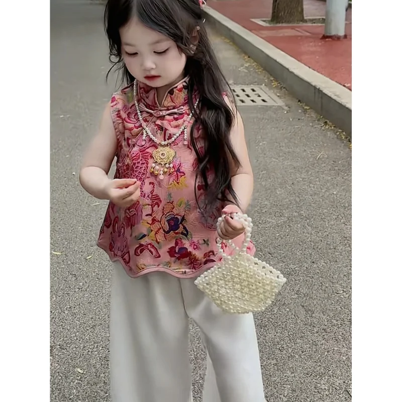 Girls' Outfit New Fashionable Children's Stylish New Chinese Style National Style Frog Button Sleeveless Jacquard Vest Set
Girls' Outfit New Fashionable Children's Stylish New Chinese Style National Style Frog Button Sleeveless Jacquard Vest Set