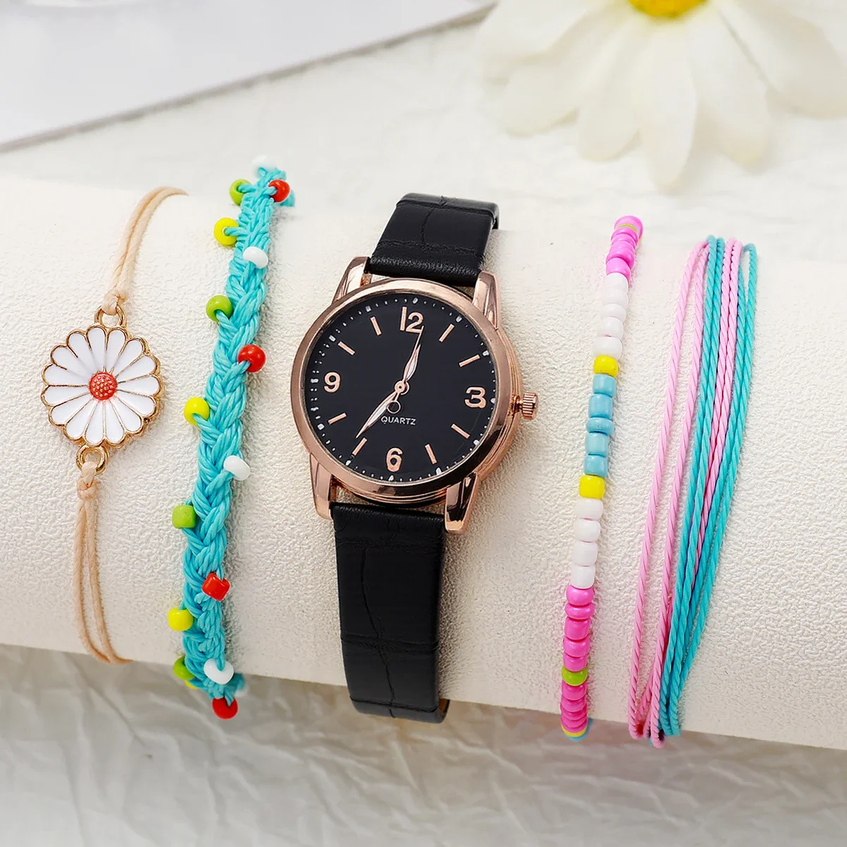 Простой и модный легкий роскошный кожаный ремешок с круглым циферблатом, женские кварцевые часы, цветной браслет, набор из 5 штук на Рождество и спасибо
Простой и модный легкий роскошный кожаный ремешок с круглым циферблатом, женские кварцевые часы, цветной браслет, набор из 5 штук на Рождество и спасибо