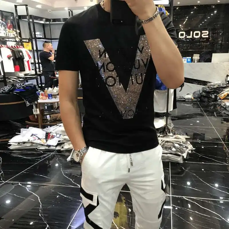 European New Men Short Sleeve Summer Personality Trend Heavy Industry Hot Drill V Letter Sequin Slim Fit T-shirt Tee Shirt Homme
European New Men Short Sleeve Summer Personality Trend Heavy Industry Hot Drill V Letter Sequin Slim Fit T-shirt Tee Shirt Homme