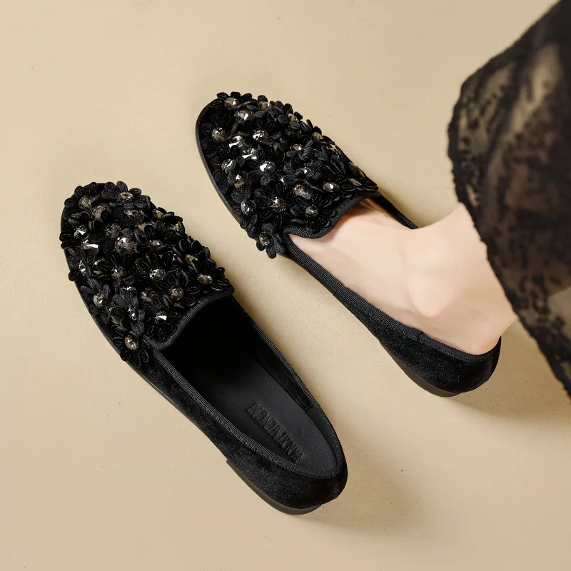 Women Suede Flat Shoes with Crystal Decoration Loafers Shoes with Round Toe Design Shallow Mouth Women Shoes Outdoor Fashion
Women Suede Flat Shoes with Crystal Decoration Loafers Shoes with Round Toe Design Shallow Mouth Women Shoes Outdoor Fashion