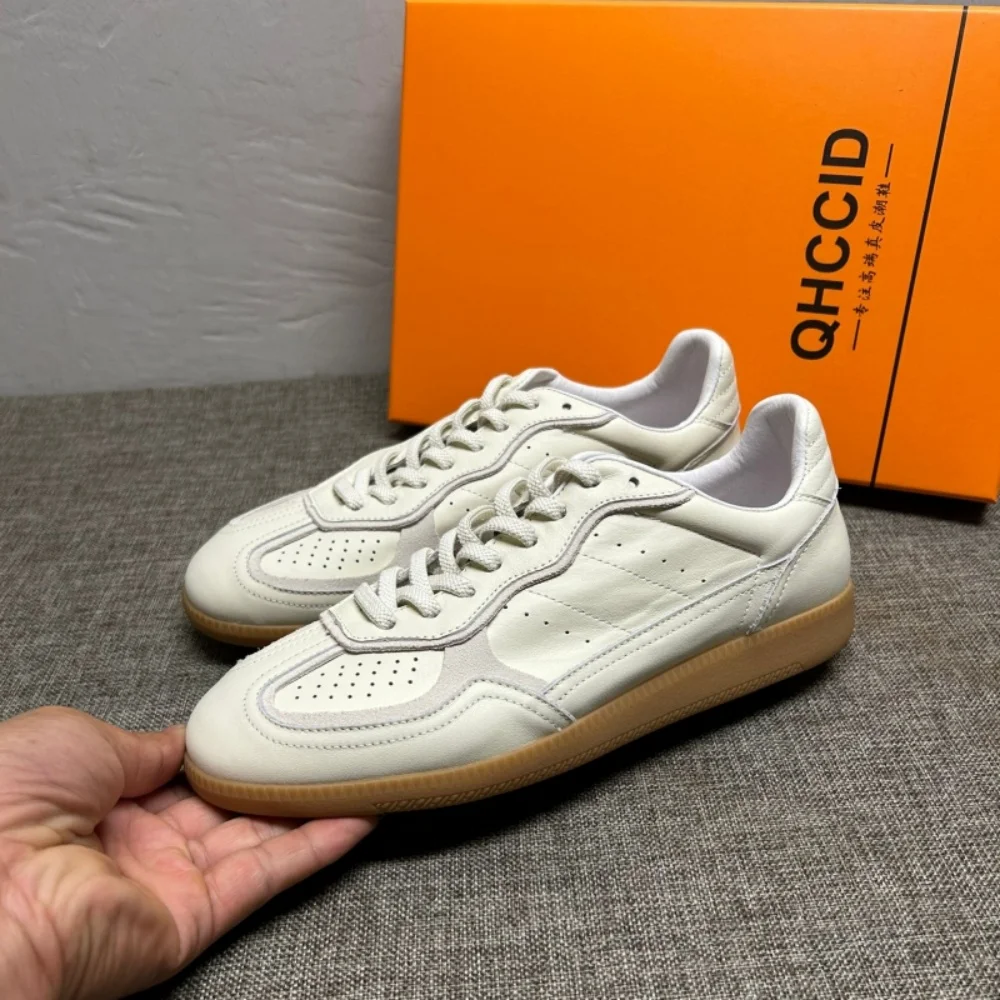 Leather white sneakers for men, perforated and breathable, fashionable training shoes for men, flat shoes with low heel.
Leather white sneakers for men, perforated and breathable, fashionable training shoes for men, flat shoes with low heel.