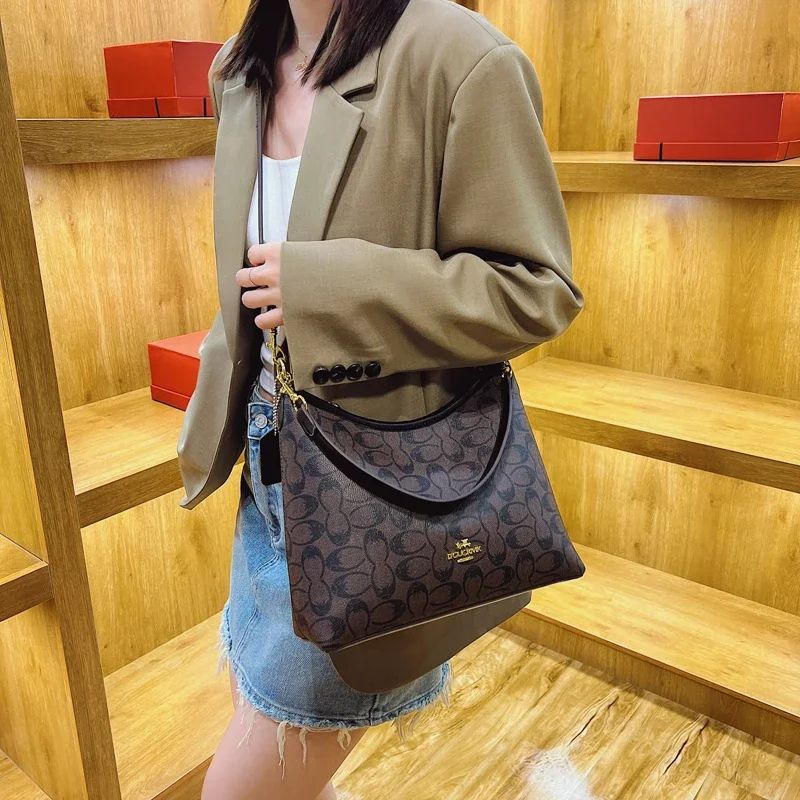 Luxury Leather Tote Bag Designer Crossbody Shoulder Handbag Women's Elegant Purse Ladies Stylish Classic Diaper Bags
Luxury Leather Tote Bag Designer Crossbody Shoulder Handbag Women's Elegant Purse Ladies Stylish Classic Diaper Bags