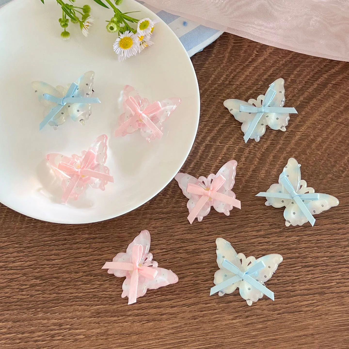 Fresh Jelly Ribbon Butterfly Duckbill Clip Exquisite Braid Hair Clasp for Cute Girl Bangs Baby Hair Side Clasp
Fresh Jelly Ribbon Butterfly Duckbill Clip Exquisite Braid Hair Clasp for Cute Girl Bangs Baby Hair Side Clasp