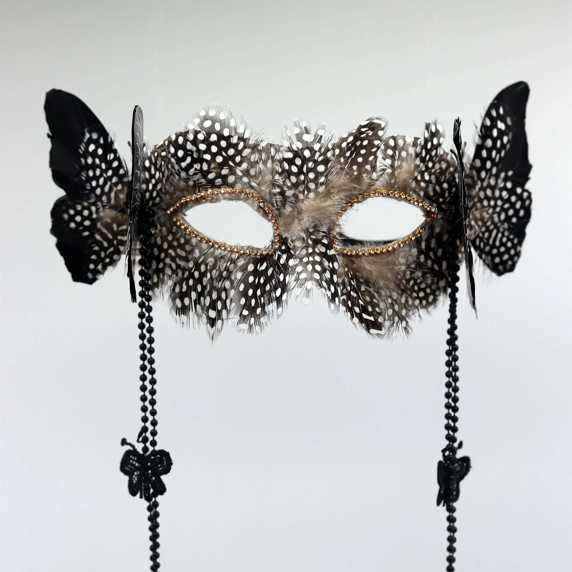 Маска ручной работы с перьями и бахромой, черно-белая, для выступлений, дня рождения, карнавала, Хэллоуина
Маска ручной работы с перьями и бахромой, черно-белая, для выступлений, дня рождения, карнавала, Хэллоуина