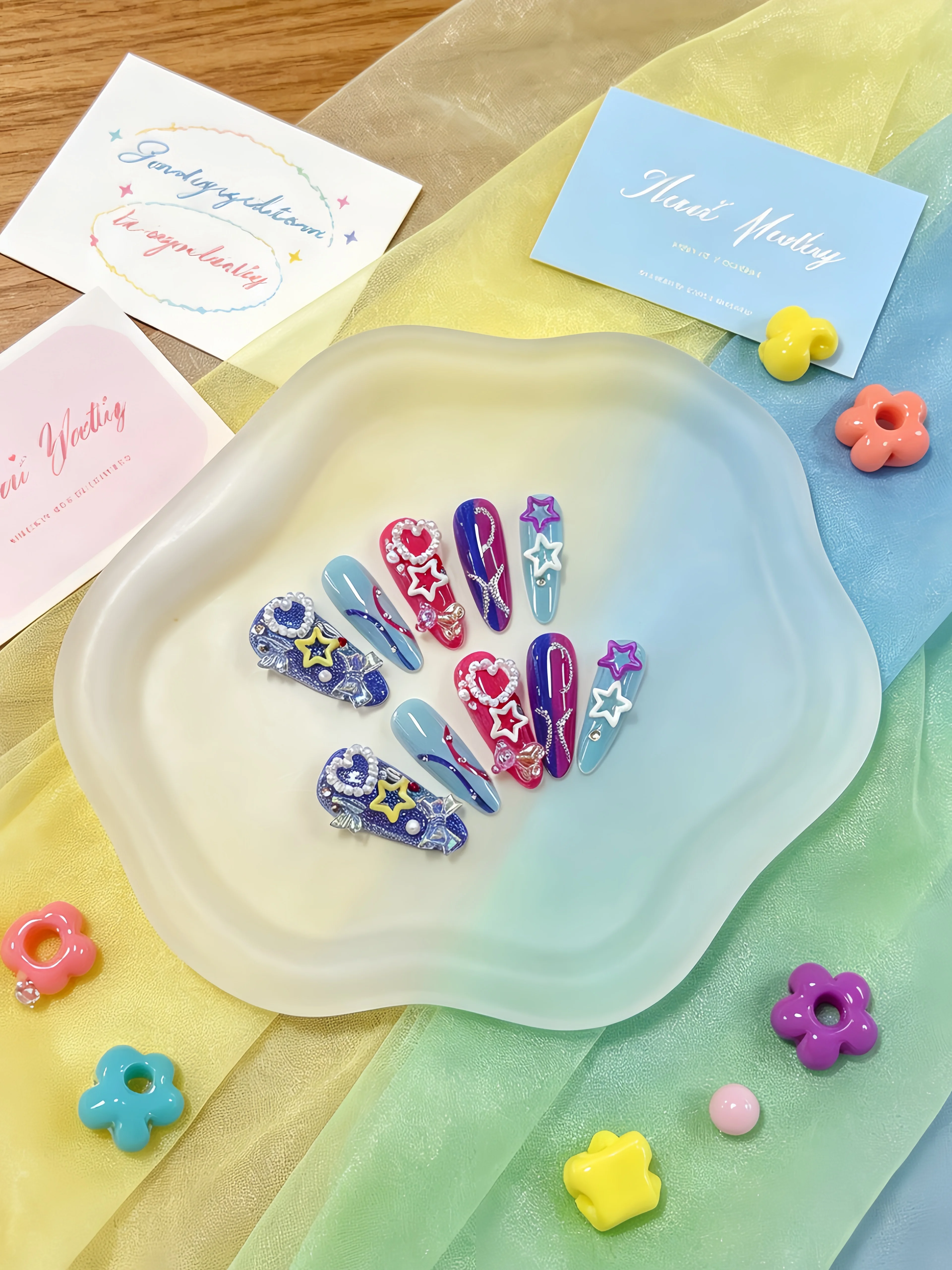 10 Pieces of Medium-Length Waterdrop-Shaped Press-On Nails, Dopamine Nail Patches with Main Colors of Red, Pink, Blue, Purple, White, and Yellow, Summer Fresh Style Nail Pieces Adorned with Elements Like Pearls, Hearts, Bows, Stars, Round Rhinestones, Sil
10 Pieces of Medium-Length Waterdrop-Shaped Press-On Nails, Dopamine Nail Patches with Main Colors of Red, Pink, Blue, Purple, White, and Yellow, Summer Fresh Style Nail Pieces Adorned with Elements Like Pearls, Hearts, Bows, Stars, Round Rhinestones, Sil