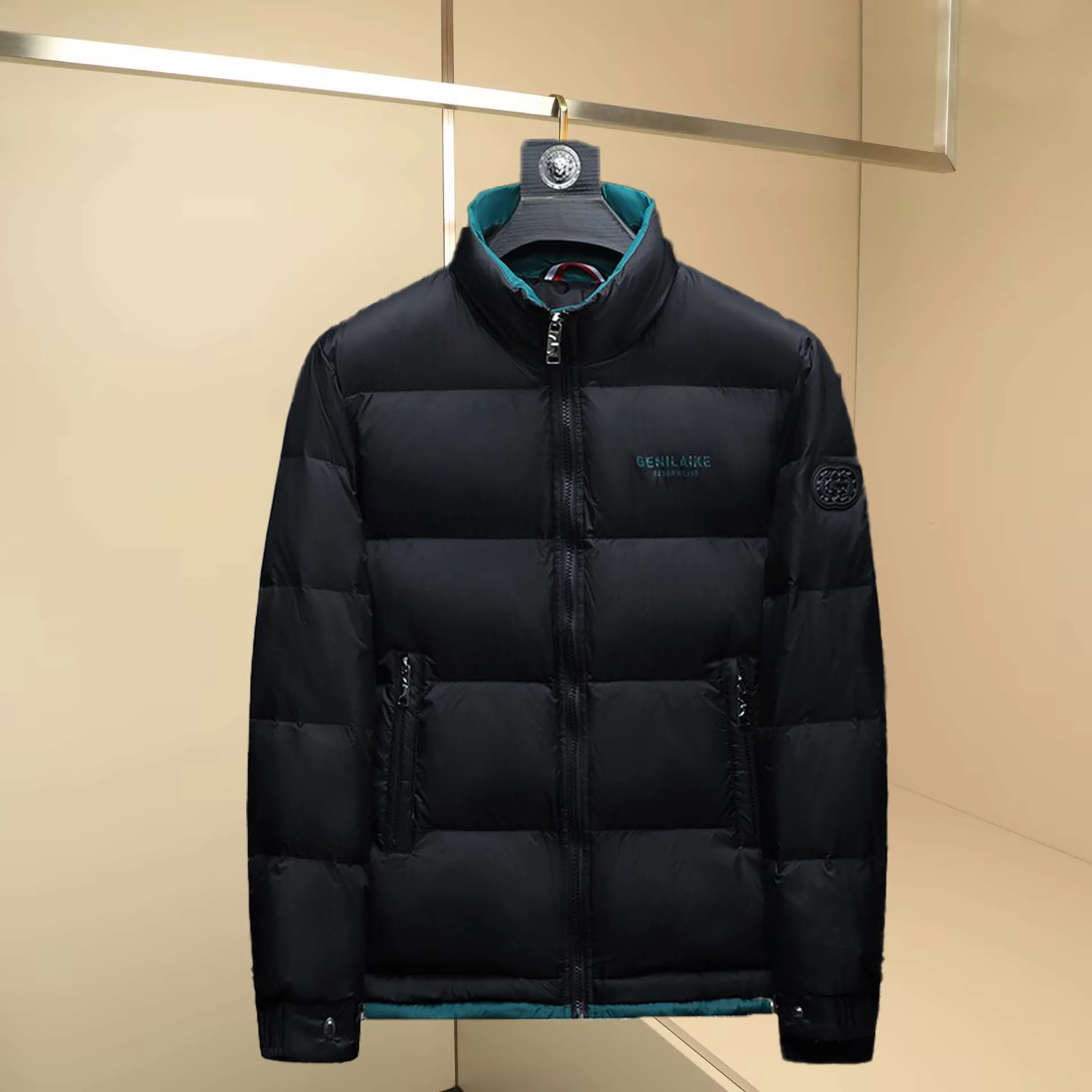 Мужская модная городская теплая верхняя одежда с воротником-стойкой и воротником-стойкой вниз, высококачественная облегающая белая теплая верхняя одежда Du down
Мужская модная городская теплая верхняя одежда с воротником-стойкой и воротником-стойкой вниз, высококачественная облегающая белая теплая верхняя одежда Du down