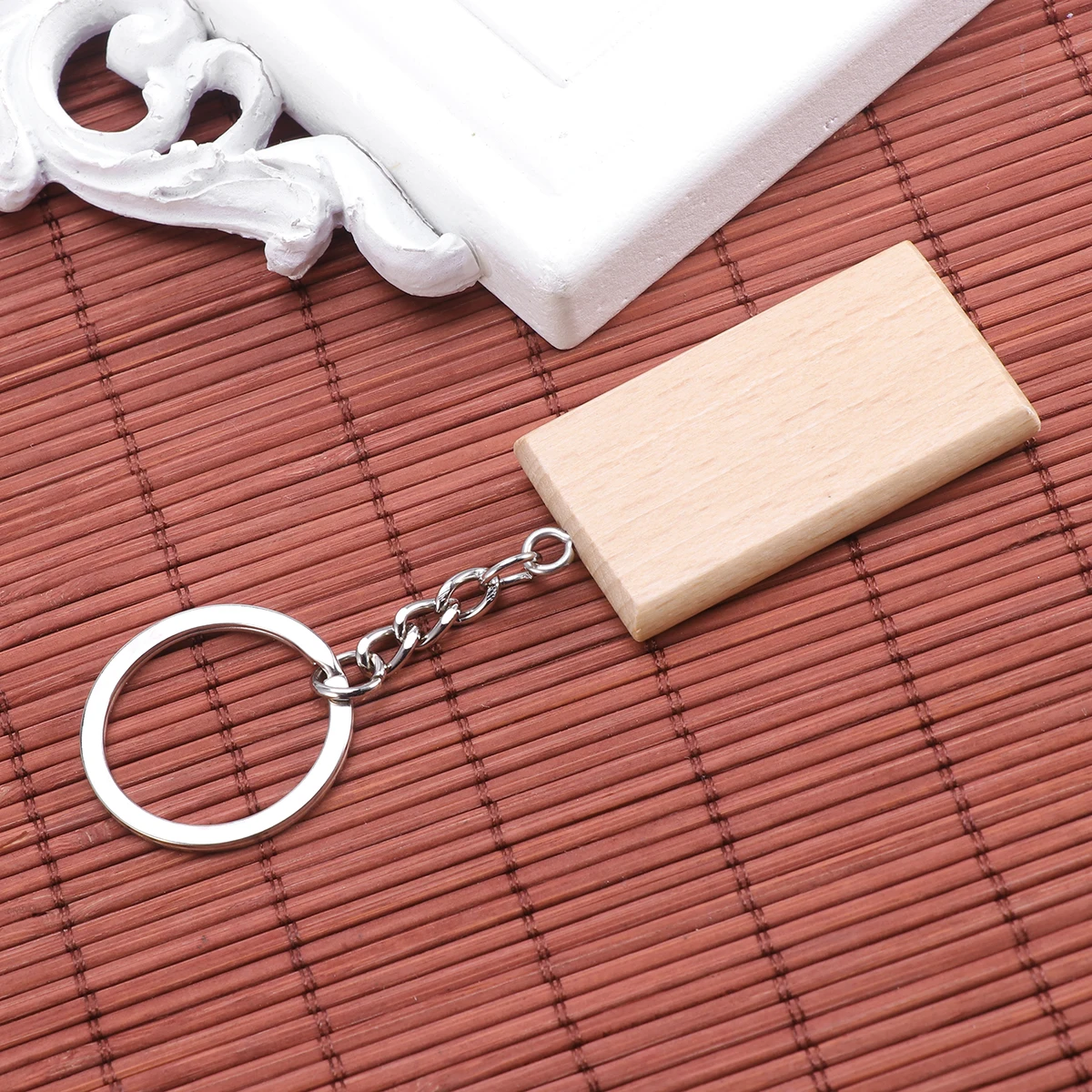 2pcs Solid Wood Keychain Creative Hanging Keyring Decorative Rectangle Wooden Lovers Personalized Gifts For Men
2pcs Solid Wood Keychain Creative Hanging Keyring Decorative Rectangle Wooden Lovers Personalized Gifts For Men
