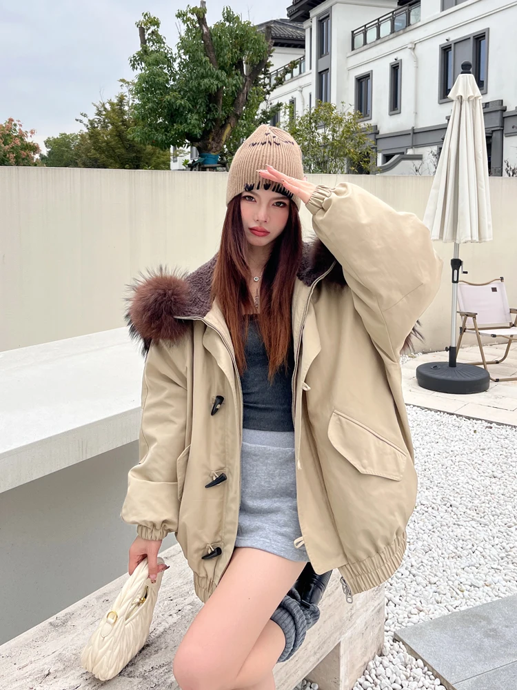 New Detachable Raccoon Fur Collar+horn Buckle Design, Down Jacket Short Fur Jacket for Women
New Detachable Raccoon Fur Collar+horn Buckle Design, Down Jacket Short Fur Jacket for Women
