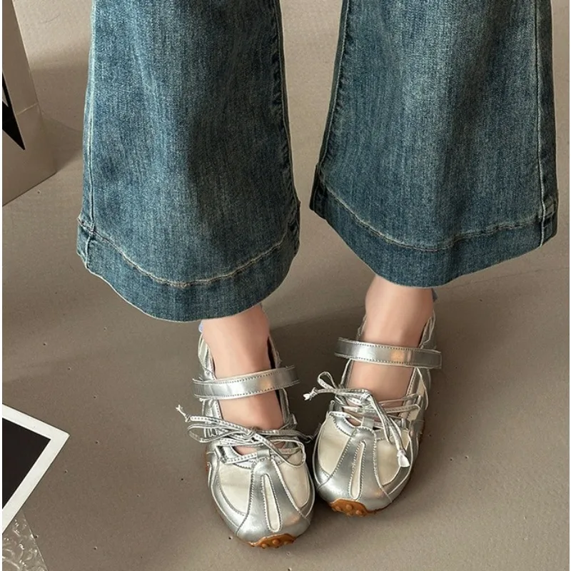 Punk Ballet Style Silver Mary Jane Sneaker for Women 2026 Summer Autumn Breathable New Flat Heels Casual Shallow Leather Shoes
Punk Ballet Style Silver Mary Jane Sneaker for Women 2026 Summer Autumn Breathable New Flat Heels Casual Shallow Leather Shoes