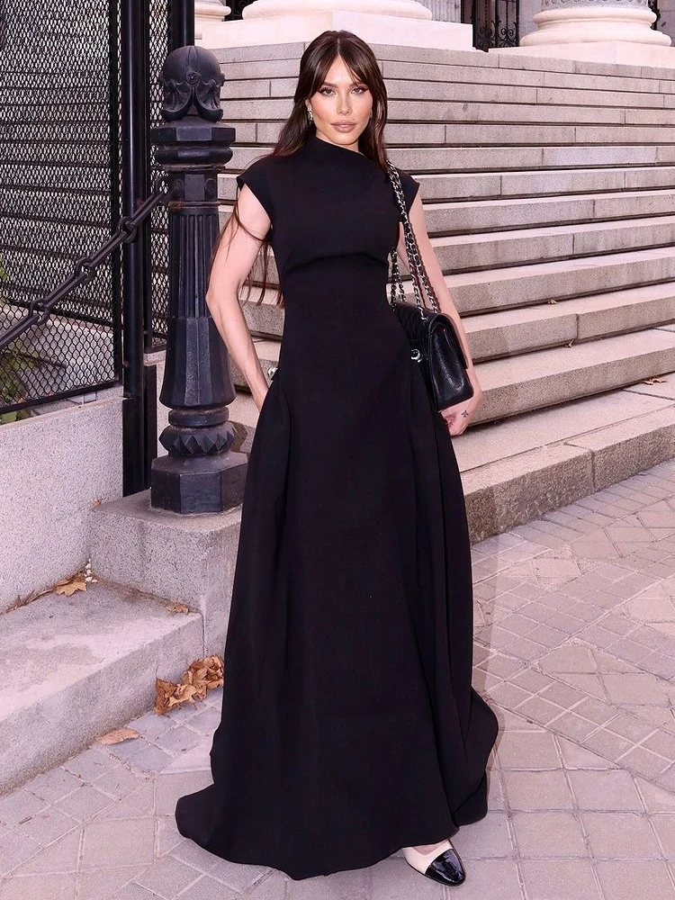 Elegant Black High-Neck Sleeveless Long Dress with Asymmetrical Collar&Metal Button Upscale Social Events Cocktail Party Gown
Elegant Black High-Neck Sleeveless Long Dress with Asymmetrical Collar&Metal Button Upscale Social Events Cocktail Party Gown
