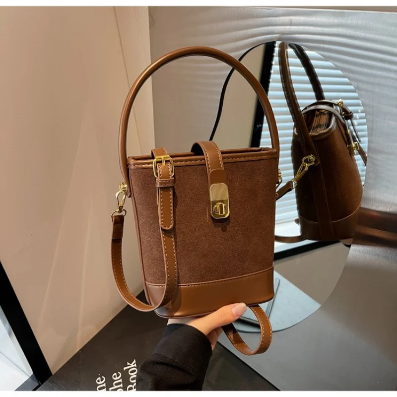 Ladies Hand Bags Made Of Fine Leather Featuring Classic Paris Casual Vintage Neat Lightweight Daily Look
Ladies Hand Bags Made Of Fine Leather Featuring Classic Paris Casual Vintage Neat Lightweight Daily Look