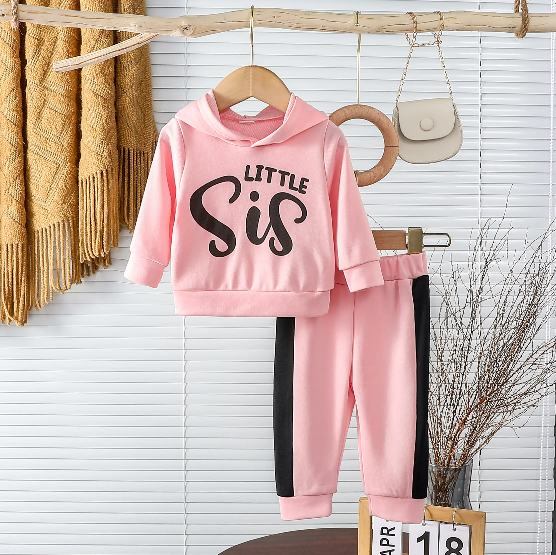 Autumn 2Pcs Baby Girls Long Sleev Printing Letter With Bow Hoodie Set For Casual Sporty
Autumn 2Pcs Baby Girls Long Sleev Printing Letter With Bow Hoodie Set For Casual Sporty