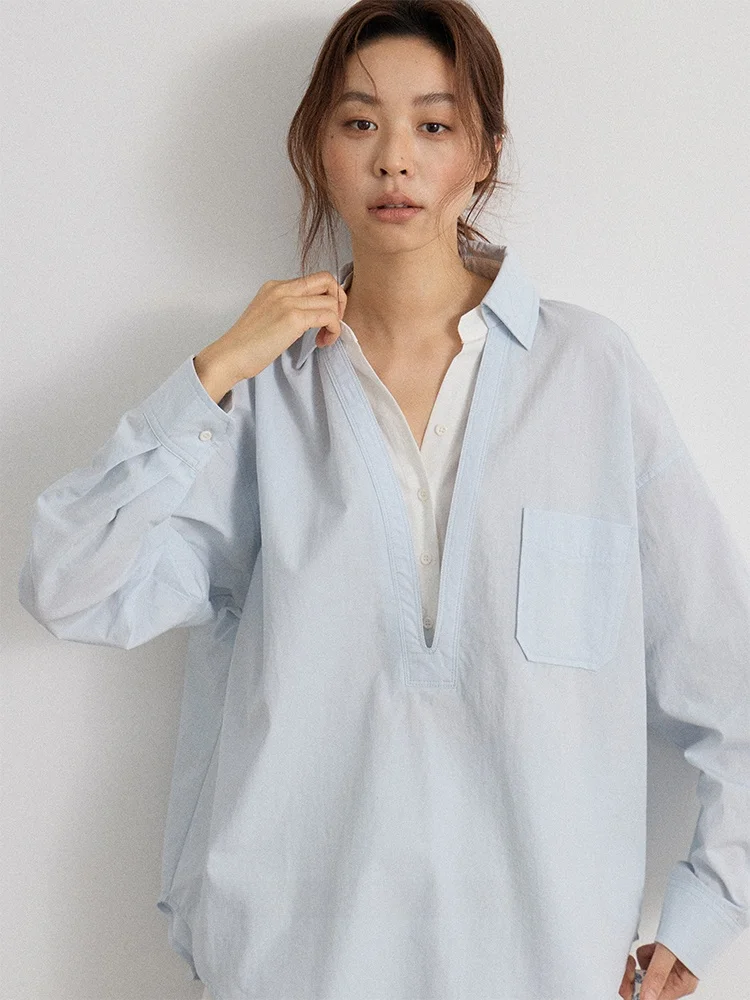 Женская рубашка с V-образным вырезом и эффектом двухслойности, свободного кроя, из смесового хлопка, комфортная, дышащая, с длинным рукавом, весенняя коллекция.
Женская рубашка с V-образным вырезом и эффектом двухслойности, свободного кроя, из смесового хлопка, комфортная, дышащая, с длинным рукавом, весенняя коллекция.