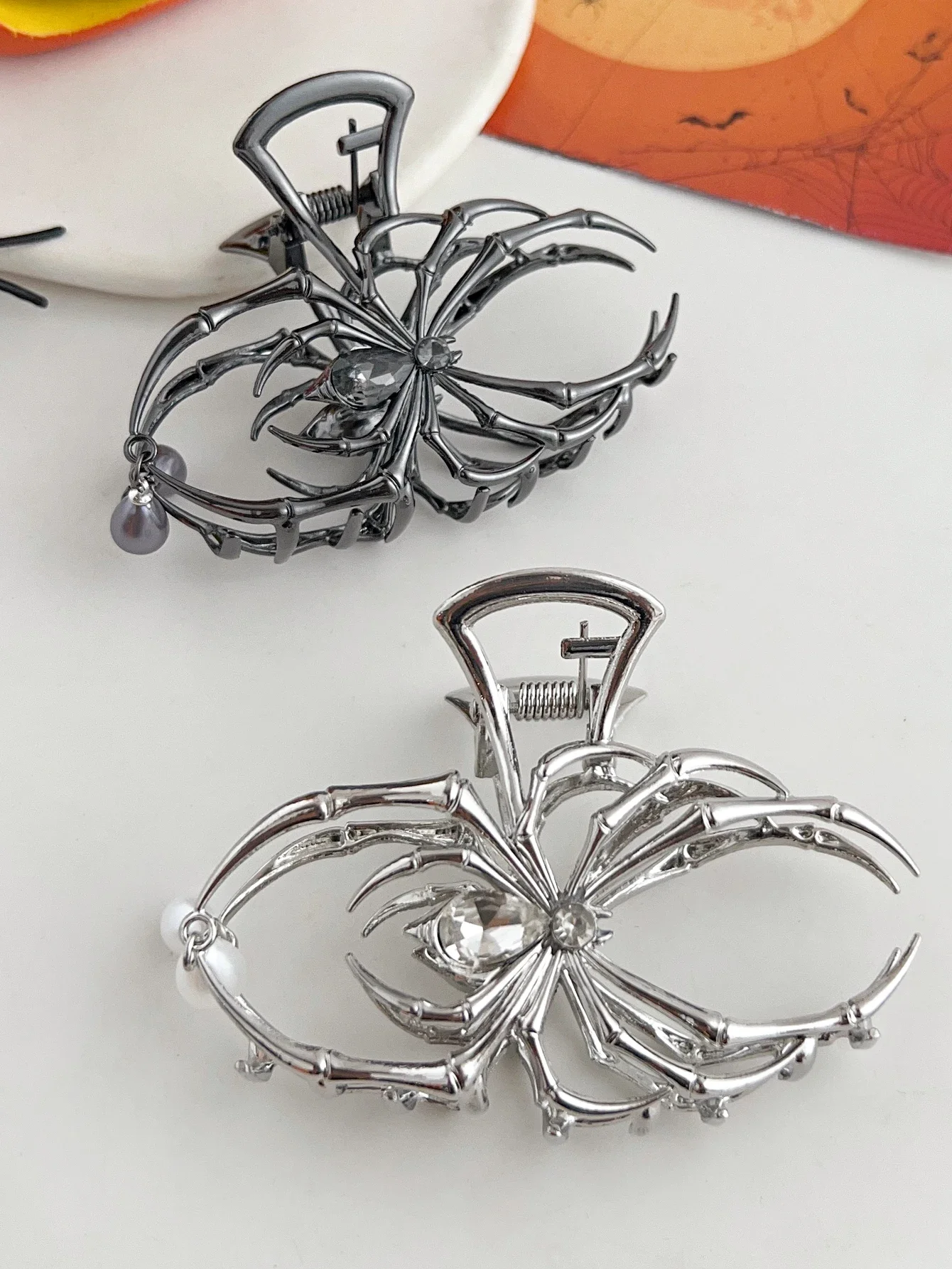 1Pcs Halloween Black Spider Hair Claw Clips with Pearl Charm Design,Metal Gothic Punk Hair Clips Strong Hold Hair Accessories
1Pcs Halloween Black Spider Hair Claw Clips with Pearl Charm Design,Metal Gothic Punk Hair Clips Strong Hold Hair Accessories