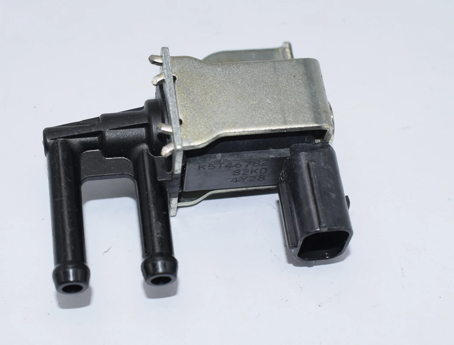 Genuine Valve Canister Purge Control Solenoid Switch Control K5T46782 82K08204
Genuine Valve Canister Purge Control Solenoid Switch Control K5T46782 82K08204