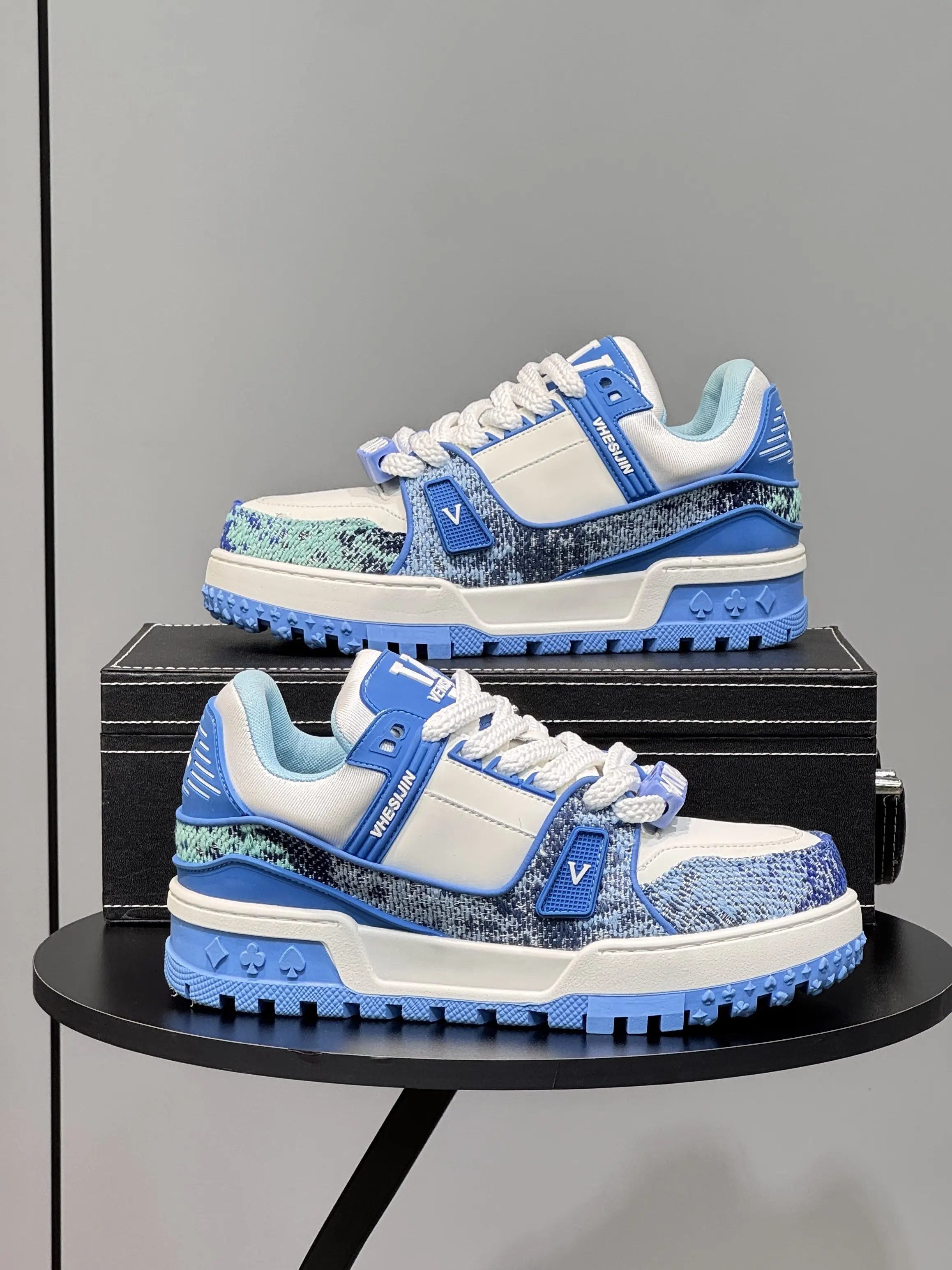 Autumn new trendy brand chubby shoes lace-up low-top casual thick-soled shoes
Autumn new trendy brand chubby shoes lace-up low-top casual thick-soled shoes