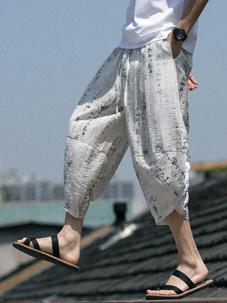 Летние тонкие брюки из ледяного шелка для мужчин: свободные прямые брюки-фонарики, укороченные шорты в китайском стиле
Летние тонкие брюки из ледяного шелка для мужчин: свободные прямые брюки-фонарики, укороченные шорты в китайском стиле